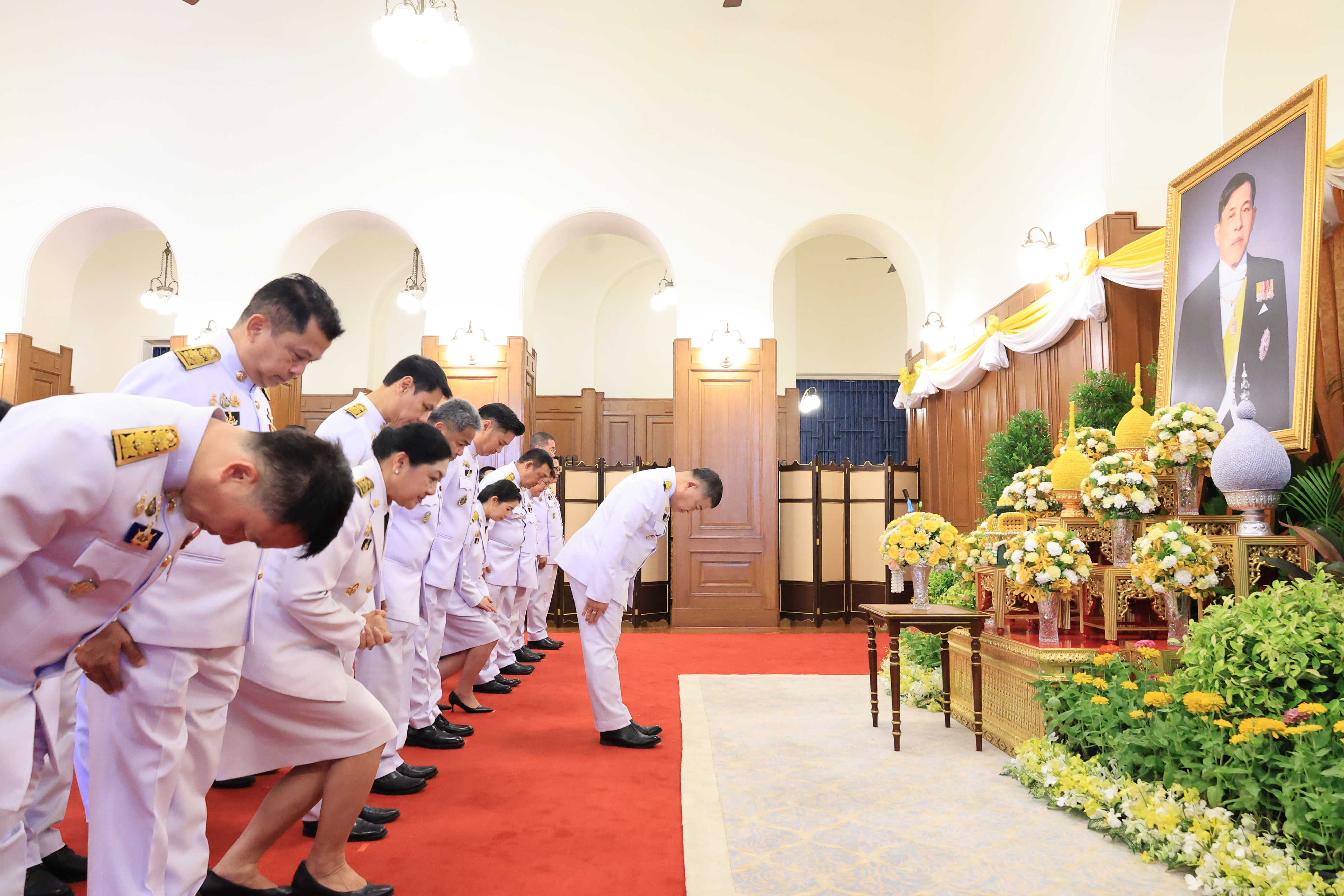 title - เลขาธิการ ส.ป.ก. ร่วมถวายแจกันดอกไม้และลงนามถวายพระพร เนื่องในโอกาสวันเฉลิมพระชนมพรรษา พระบาทสมเด็จพระปรเมนทรรามาธิบดีศรีสินทร มหาวชิราลงกรณ พระวชิรเกล้าเจ้าอยู่หัว 28 กรกฎาคม 2568